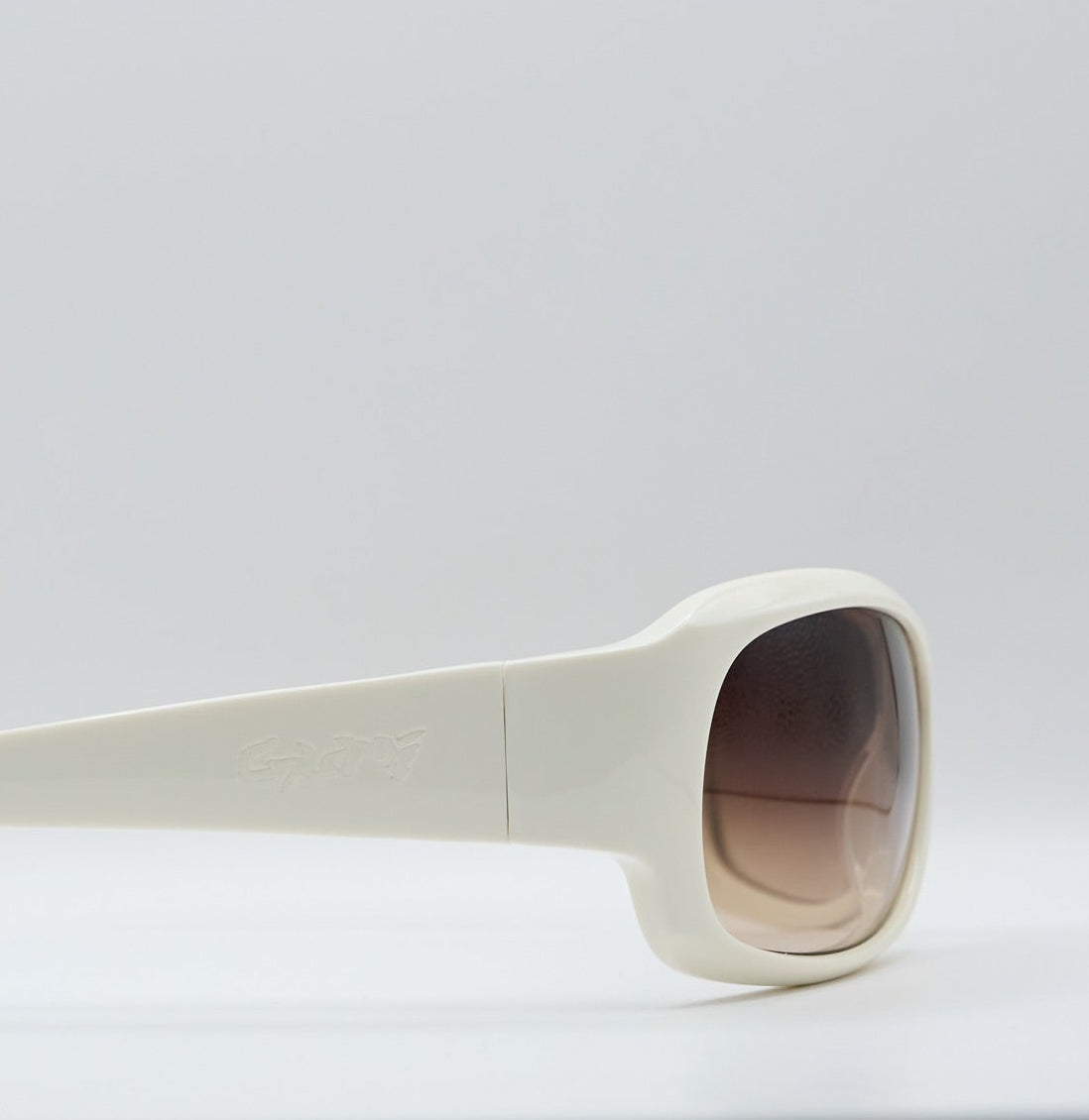 GUMI ONE - White / Amber