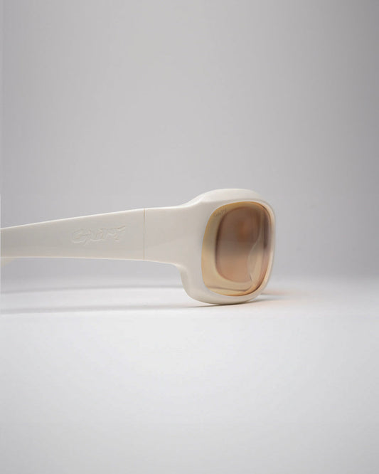 GUMI ONE - White / Amber